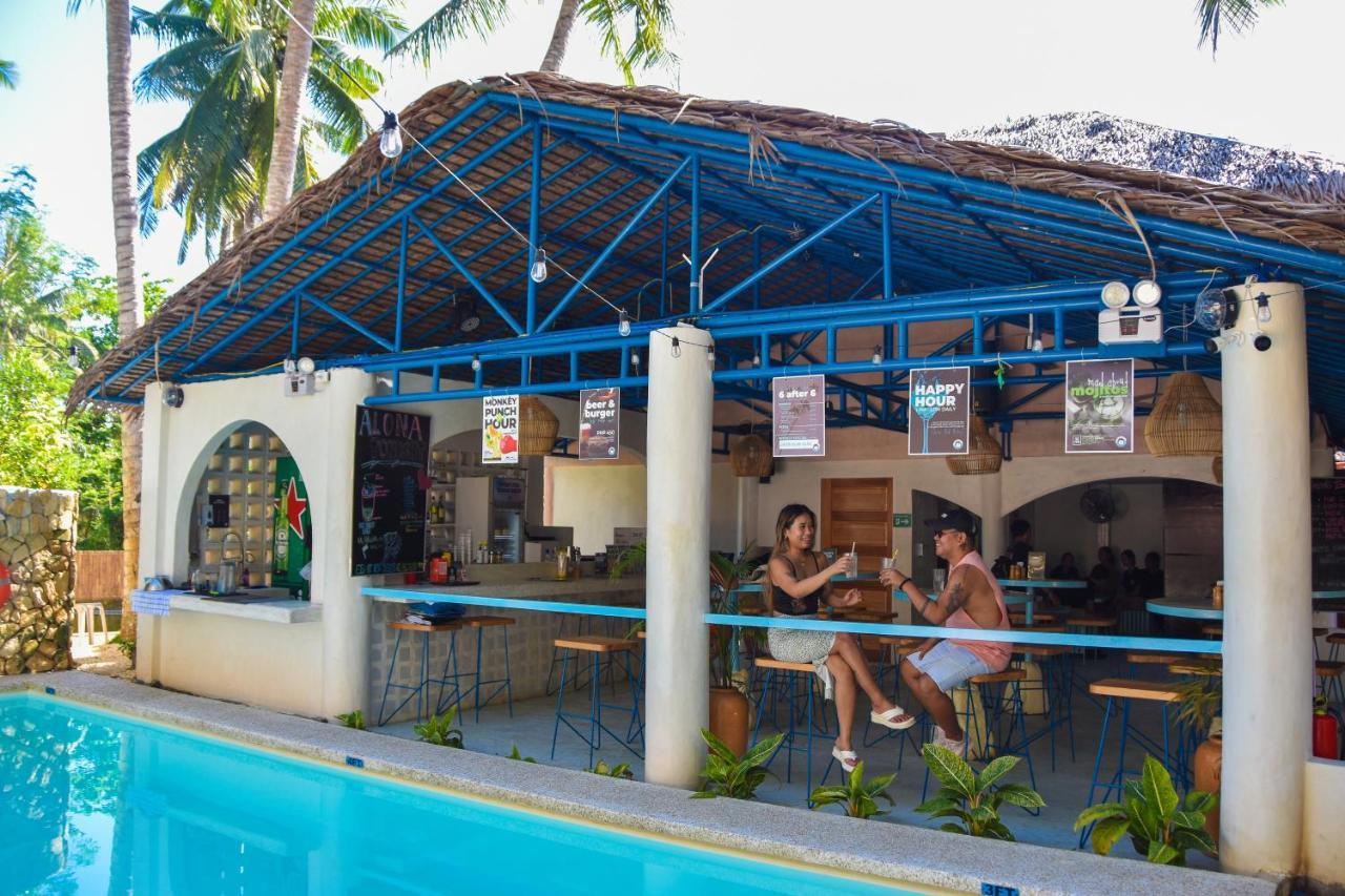 Mad Monkey Panglao
